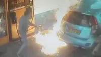 Seorang perempuan nekat menyulutkan api pada selang pompa bensin di kota Yerussalem. Alasannya, karena tidak diberi rokok (Foto: Youtube).
