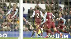 Pemain Aston Villa Emiliano Buendia (kiri) melakukan selebrasi usai mencetak gol ke gawang Everton pada pertandingan sepak bola Liga Inggris di Stadion Goodison Park, Liverpool, Inggris, 22 Januari 2022. Aston Villa menang dengan skor 1-0. (AP Photo/Jon Super)