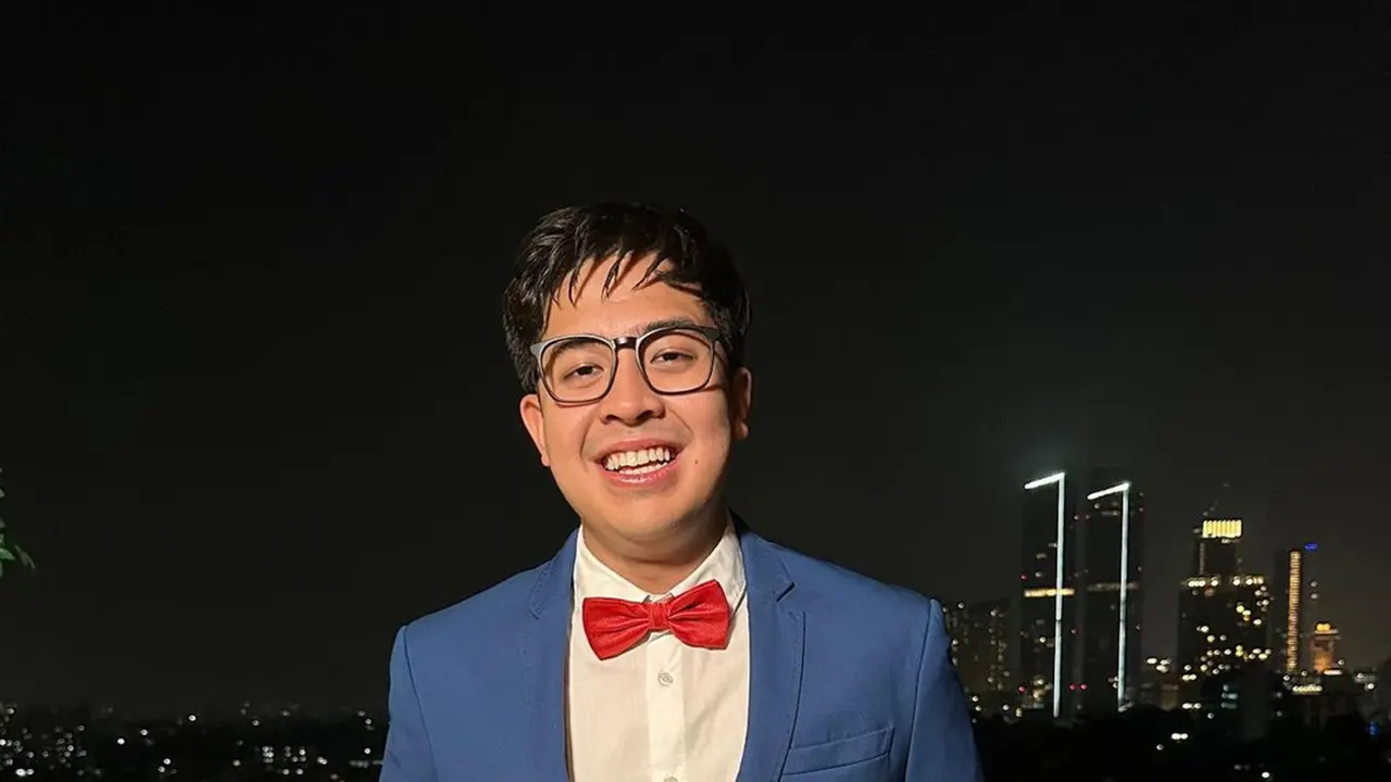 Potret Jerome Polin Cosplay Anime Conan, Netizen: Detektif Matematika