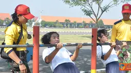 Citizen6, Surabaya: Seleksi garjas meliputi lari dengan jarak tempuh 2400 meter selama 12 menit, Pull Up, Sit Up, dan Push Up  selama 1 menit, yang digelar di lapangan Laut Seram Kesatrian Bumimoro Kobangdikal, Surabaya. (Pengirim: Kobangdikal).