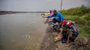 Titik awal banjir lumpur terjadi di lokasi pengeboran PT Lapindo Brantas,Inc. Lokasi pusat semburan berjarak sekitar 150 meter dari sumur Banjar Panji-1 (BJP-1) yang merupakan sumur eksplorasi gas milik Lapindo selaku operator blok Brantas. (JUNI KRISWANTO/AFP)