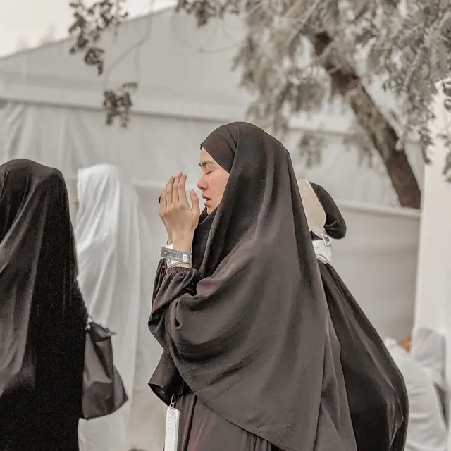 Raffi Ahmad dan keluarga lakoni ibadah haji (Instagram/raffinagita1717)