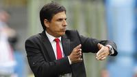 Chris Coleman saat memberikan instruksi di laga Inggris vs Wales (Chris Coleman REUTERS/Carl Recine)