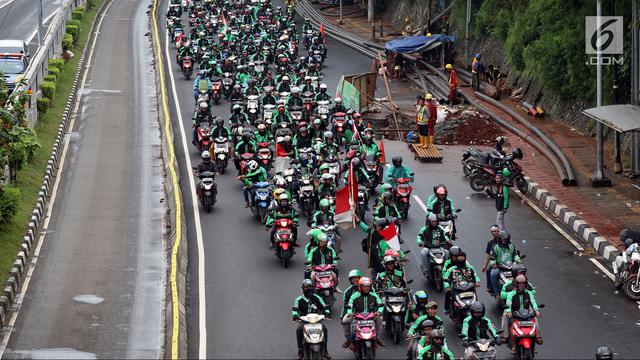 Tuntut Kenaikan Tarif, Ribuan Ojek Online Geruduk Gedung DPR