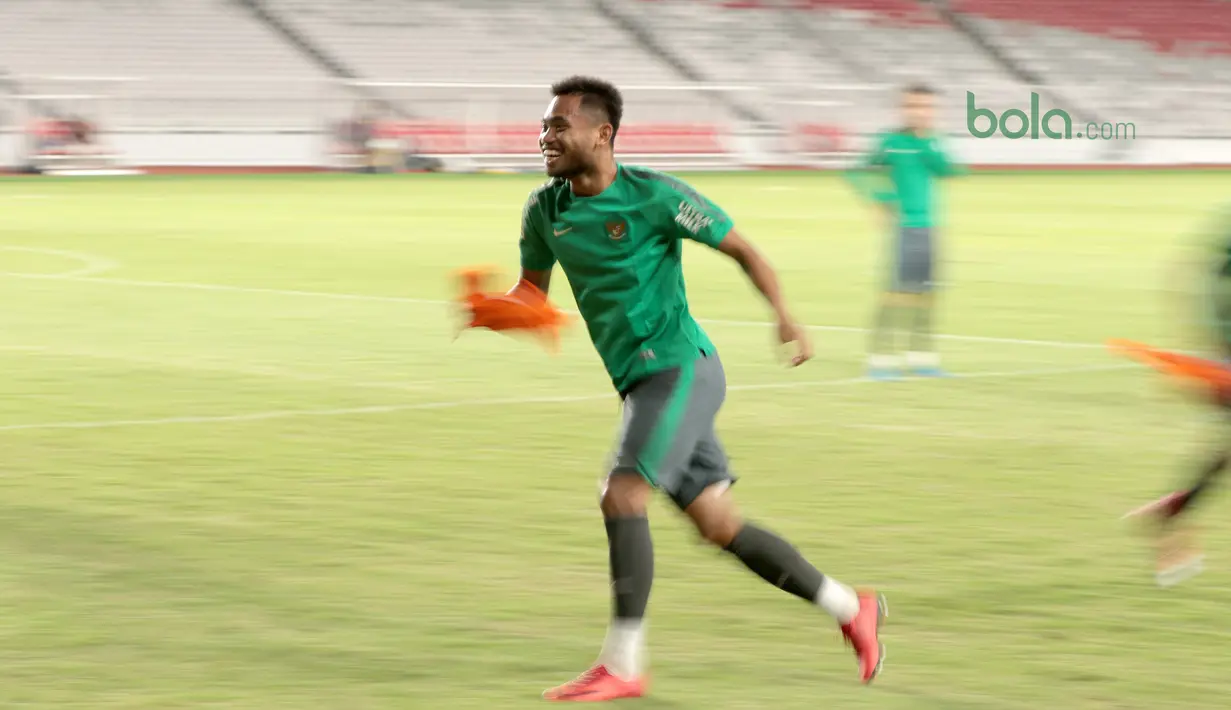Saddil Ramdani menikmati sesi latihan jelang melawan Jepang U-19 di Stadion Utama GBK, (24/3/2018). Laga tersebut merupakan persiapan Timnas U-19 ke Piala Asia 2018. (Bola.com/Nicklas Hanoatubun)