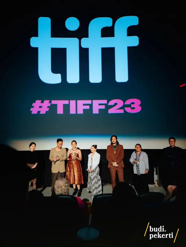 8 Gaya Elegan Prilly Latuconsina dengan Kebaya Modifikasi dan Makeup Bold di Toronto Film Festival 2023