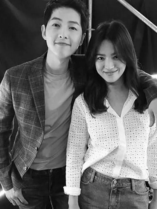Song Joong Ki dan Song Hye Kyo kerap memperlihatkan kemesraan mereka. Di berbagai acara,mereka sering kali tampil berdua. (Liputan6.com/IG/_songhyekyo1122_)