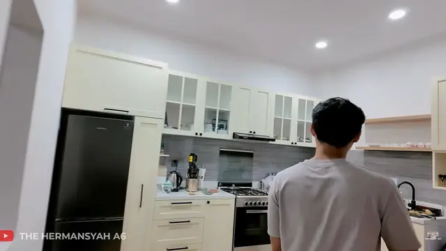 Potret Dapur Rumah Baru Sarah Menzel