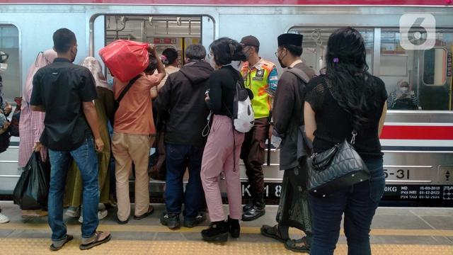 Siap-Siap Penyesuaian Tarif Baru KRL Jabodetabek Tahun Depan