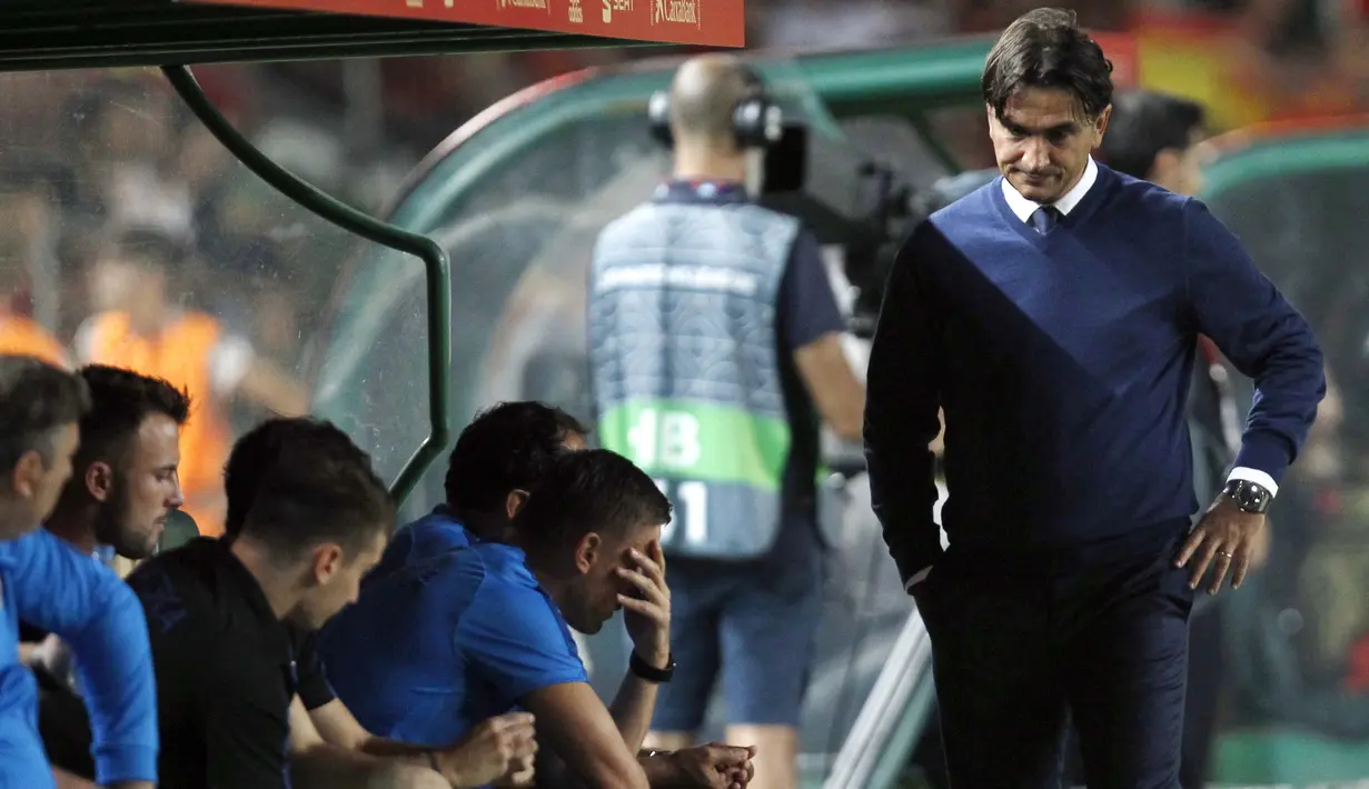 Pelatih Kroasia, Zlatko Dalic, saat pertandingan melawan Spanyol pada laga UEFA Nations League di Stadion Manuel Martinez Valero, Selasa (11/9/2018). Spanyol menang 6-0 atas Kroasia. (AP/Alberto Saiz)