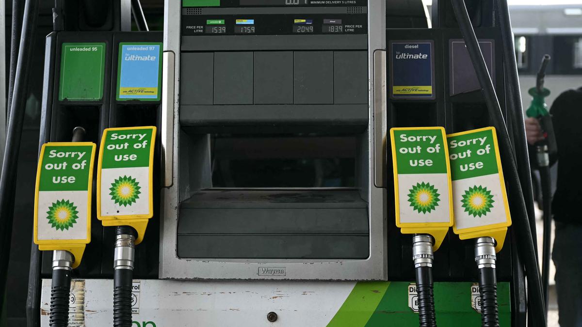 Konflik Timur Tengah Picu Minimnya Pasokan Energi Global, Di Inggris Harga BBM Naik Tajam