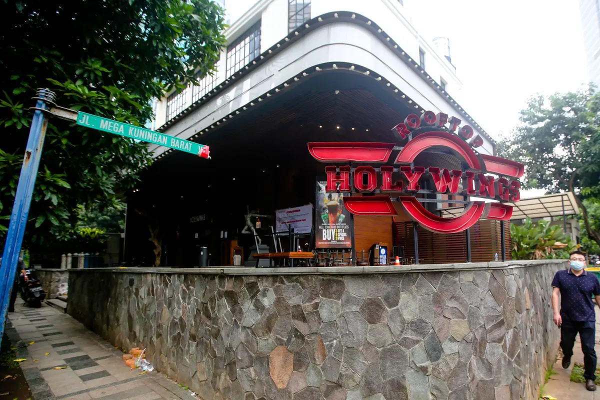 Izin Usaha Kafe Holywings Dicabut