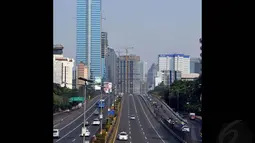 Libur Hari Raya Idul Adha dimanfaatkan warga Ibu Kota untuk beristirahat sehingga menjadikan lalu lintas di kawasan ini lengang, Jakarta, (5/10/14). (Liputan6.com/Johan Tallo)