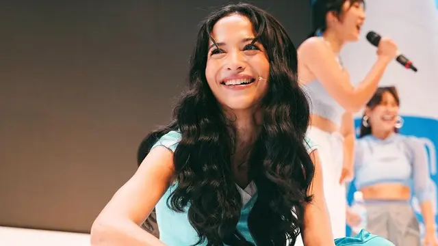 Biasa Tampil Bondol, Potret Putri Marino dengan Rambut Panjang Ini Bikin Pangling