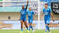 Striker Persib Bandung, David da Silva merayakan gol usai menjebol gawang Persija Jakarta pada lanjutan BRI Liga 1 2023/2024, di Stadion Si Jalak Harupat, Sabtu (9/3/2024). (Bola.com/Muhammad Iqbal Ichsan)