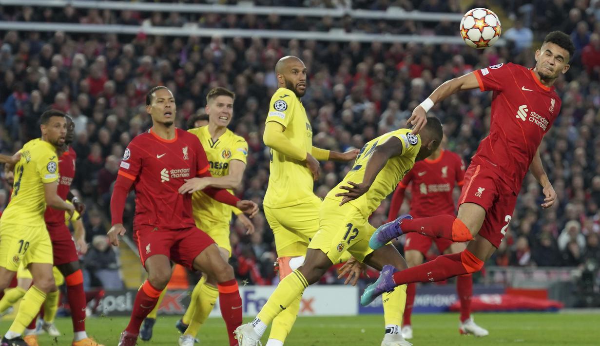 <p>Pada laga tersebut tuan rumah berhasil menggasak tim tamu dengan dua gol tanpa balas. (AP/Jon Super)</p>