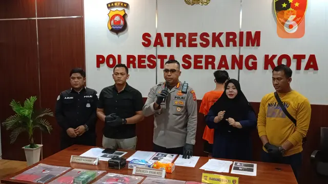 Polresta Serkot Tampilkan Barang Bukti Pemerkosaan. (Kamis, 25/05/2023). (Yandhi Deslatama/Liputan6.com).