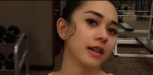 Enggan ungkap hubungan asmara pribadinya, Aura Kasih minta doa agar dilancarkan segalanya.