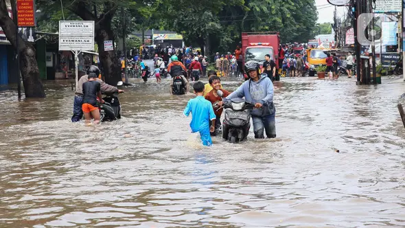 Ketinggian air di kawasan ini mencapai sekitar 50 cm. (Liputan6.com/Angga Yuniar)