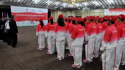Kontingen Indonesia mengikuti acara Pengukuhan dan Pelepasan Kontingen untuk SEA Games 2015 Singapura di Senayan, Jakarta, (25/5/2015). SEA Games 2015 akan berlangsung di Singapura pada 5-16 Juni mendatang. (Liputan6.com/Andrian M Tunay)
