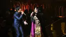 Jumat (8/9/2017), Vina Panduwinata baru saja menggelar konsernya yang mengusung tema September Ceria. Sejumlah musisi hadir di panggung megah tersebut dan berduet dengan penyanyi legendaris itu. (Nurwahyunan/Bintang.com)