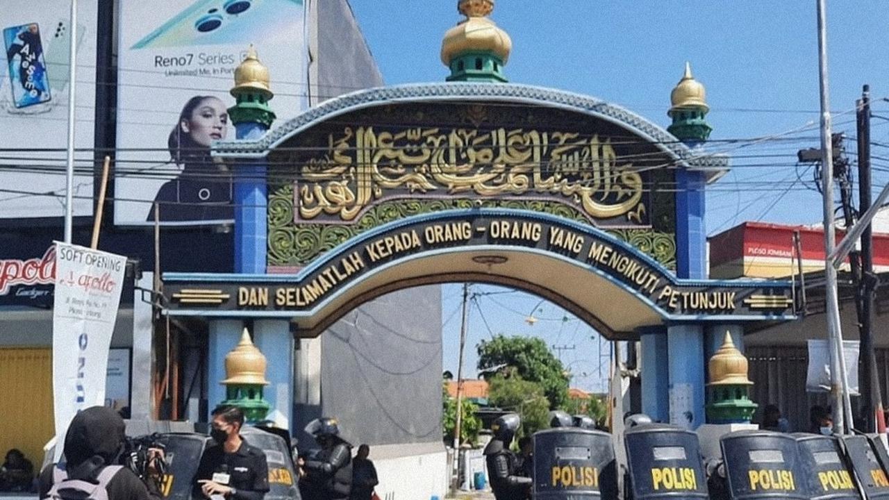 Polisi kepung Ponpes Shiddiqiyyah Jombang (Liputan6.com)