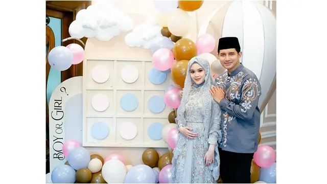6 Potret Gender Reveal dan Tasyakuran 4 Bulan Kehamilan Istri Chand Kelvin