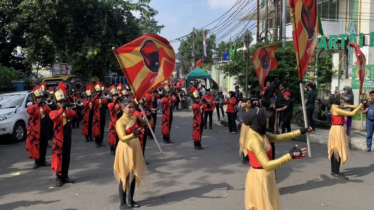 Daftarkan Bacaleg, PDIP Berangkat ke KPU dengan Parade Kebudayaan