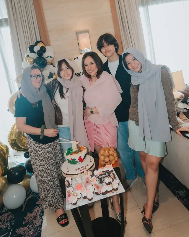 Sudah punya tiga anak, ulang tahun ke-44 Wulan Guritno dirayakan bak pesta lajang, ini 6 momennya