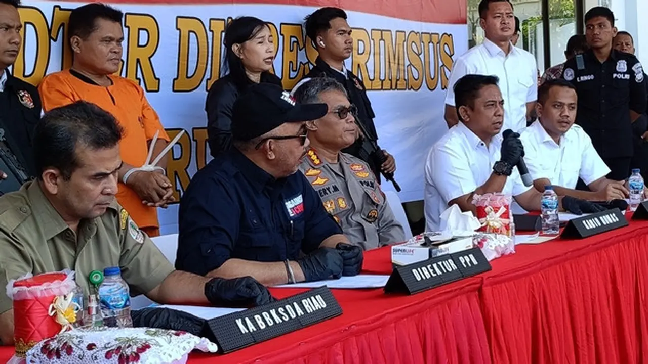 Konferensi pers pengungkapan jual beli organ satwa dilindungi dengan barang bukti 41 kilogram sisik trenggiling dari Padang Sidempuan, Sumatra Utara.