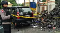 Tumpukan kendaraan yang hancur diterjang bom Surabaya (Merdeka.com/Ahda Bayhaqi)