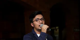 Ihsan Tarore kembali ke industri musik tanah air, lagunya yang berjudul ‘Sedetik Pedih’ menjadi salah satu soundtrack untuk film ‘Air Mata Surga’. (Andy Masela/Bintang.com)