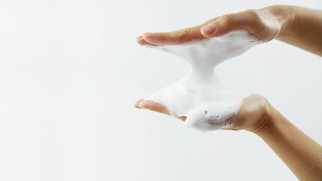 Gambar Ilustrasi Tangan Berbusa Saat Mencuci Tangan