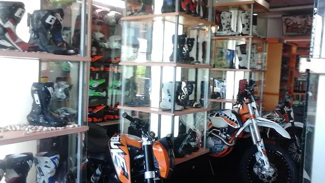 Harga Aksesoris, Apparel dan Sparepart Balap yang Paling Dicari