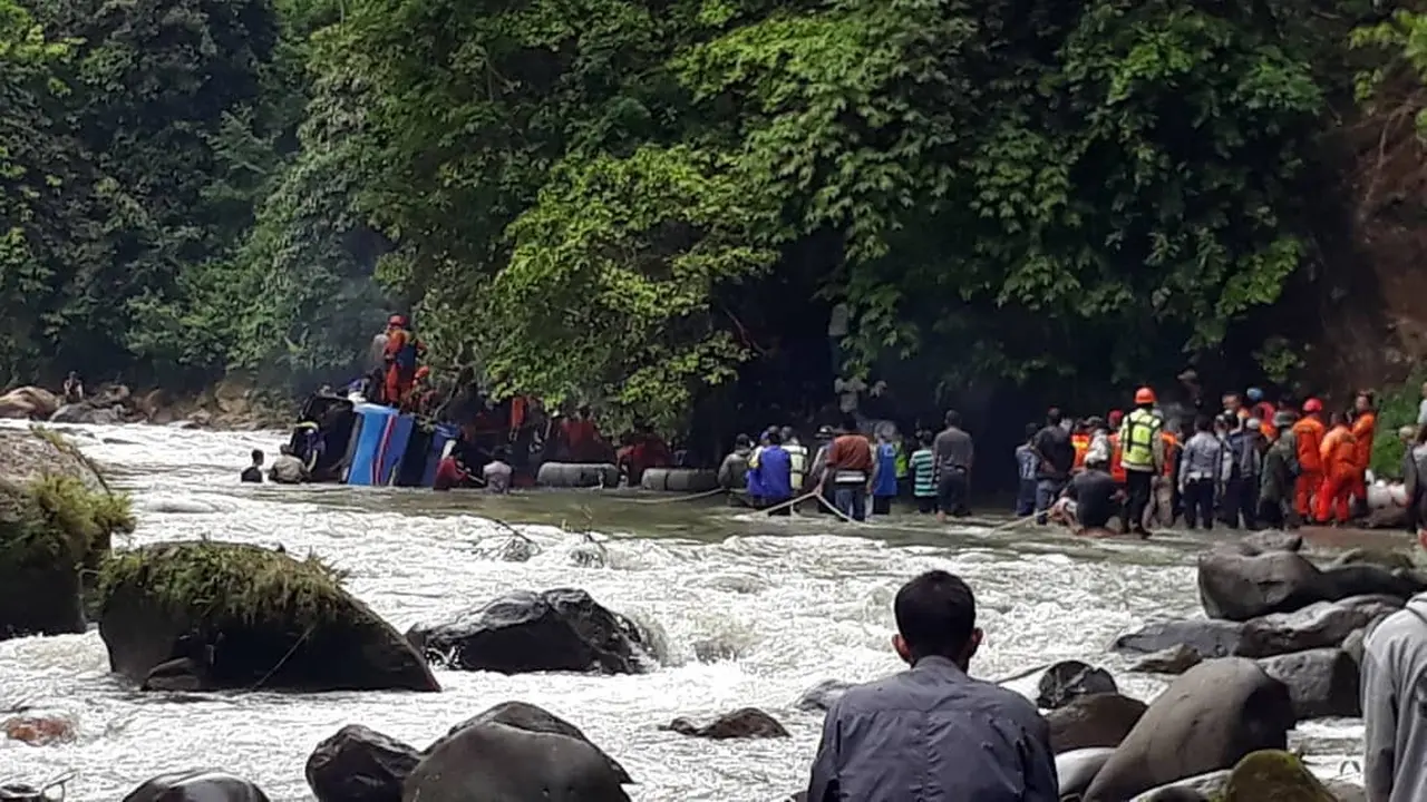 Diduga Tabrak Pembatas Jalan di Pagar Alam, Bus Masuk ke Jurang Tewaskan 25 Penumpang