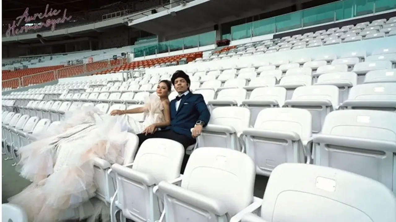 7 Prewedding Aurel Hermansyah dan Atta Halilintar di GBK, Curi Perhatian