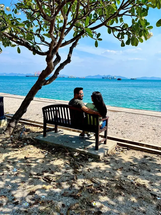 Ingat Bocah Penghitung Bintang di Kuch Kuch Hota Hai? Ini 6 Potretnya Bareng Istri