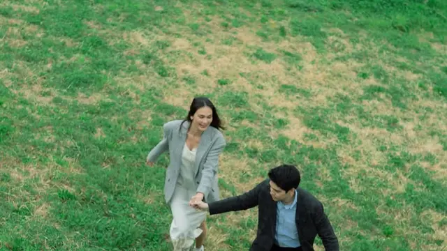 Potret Gaya Luna Maya saat Dilamar Maxime Bouttier. [@lunamaya]