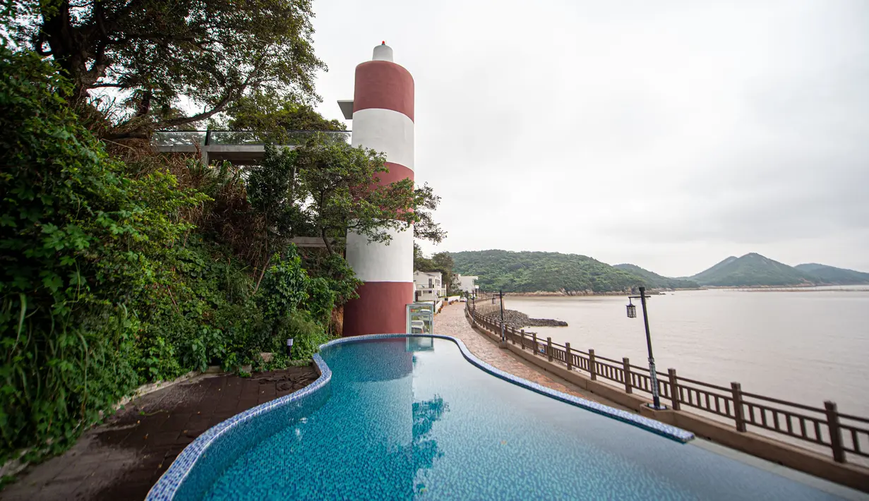 Kondisi lift yang dialihfungsikan dari mercusuar telantar di Desa Shatangwan, Xiangshan, Kota Ningbo, Provinsi Zhejiang, China, 16 September 2020. Desa nelayan Shatangwan dalam beberapa tahun terakhir mengembangkan pariwisata ekologi yang memanfaatkan lingkungan sekitar. (Xinhua/Jiang Han)
