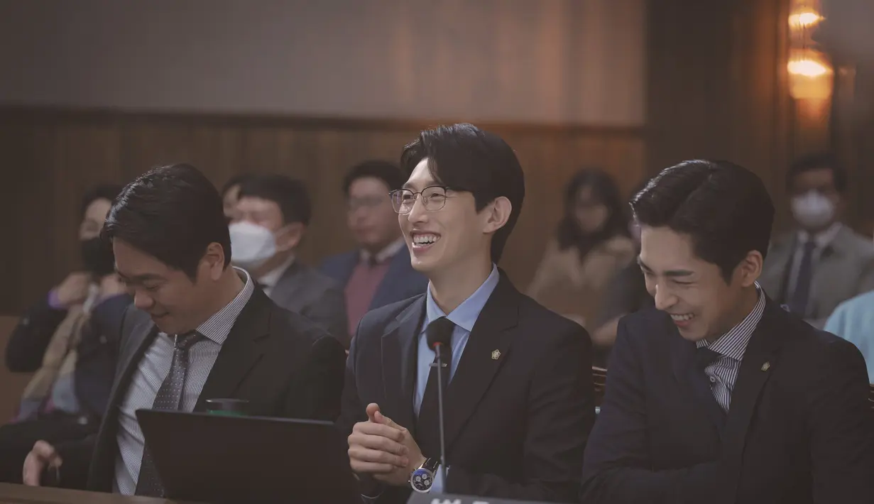 Foto di balik layar drakor Extraordinary Attorney Woo. (ENA via Soompi)
