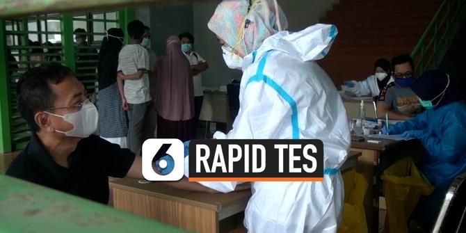 VIDEO: Warga Bekasi Antre Rapid dan Swab di Stadion Patriot