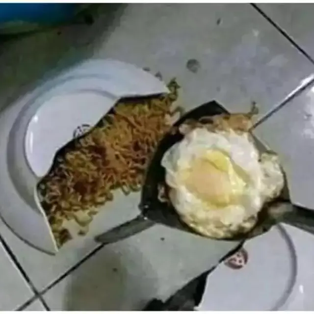 6 Momen Apes Mi Goreng Siap Santap tapi Berujung Tumpah, Bikin Elus Dada