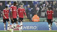 Manchester United tak mampu berbuat banyak kala bertandang ke markas Leicester City pada pekan kedelapan Premier League 2021/2022, Sabtu (16/10/2021). (AP/Rui Vieira)