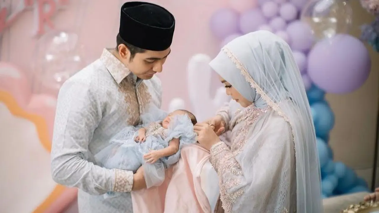 8 Potret Gaya Ria Ricis Bergaun Pastel saat Akikah dan Syukuran Anak Pertama