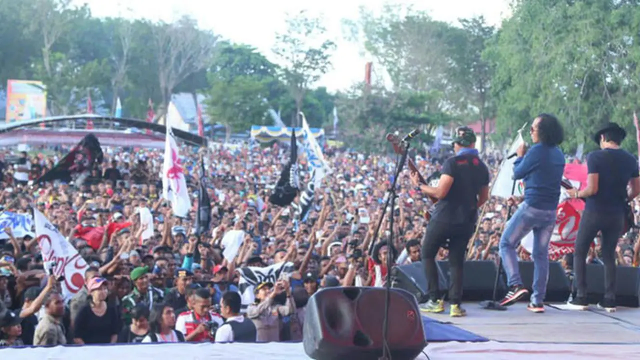 Slank Sukses Tebar Virus Wonderful Indonesia di Atambua
