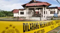 Ke-7 tersangka itu masuk dalam 44 saksi yang diperiksa terkait pembakaran 2 kantor kecamatan.
