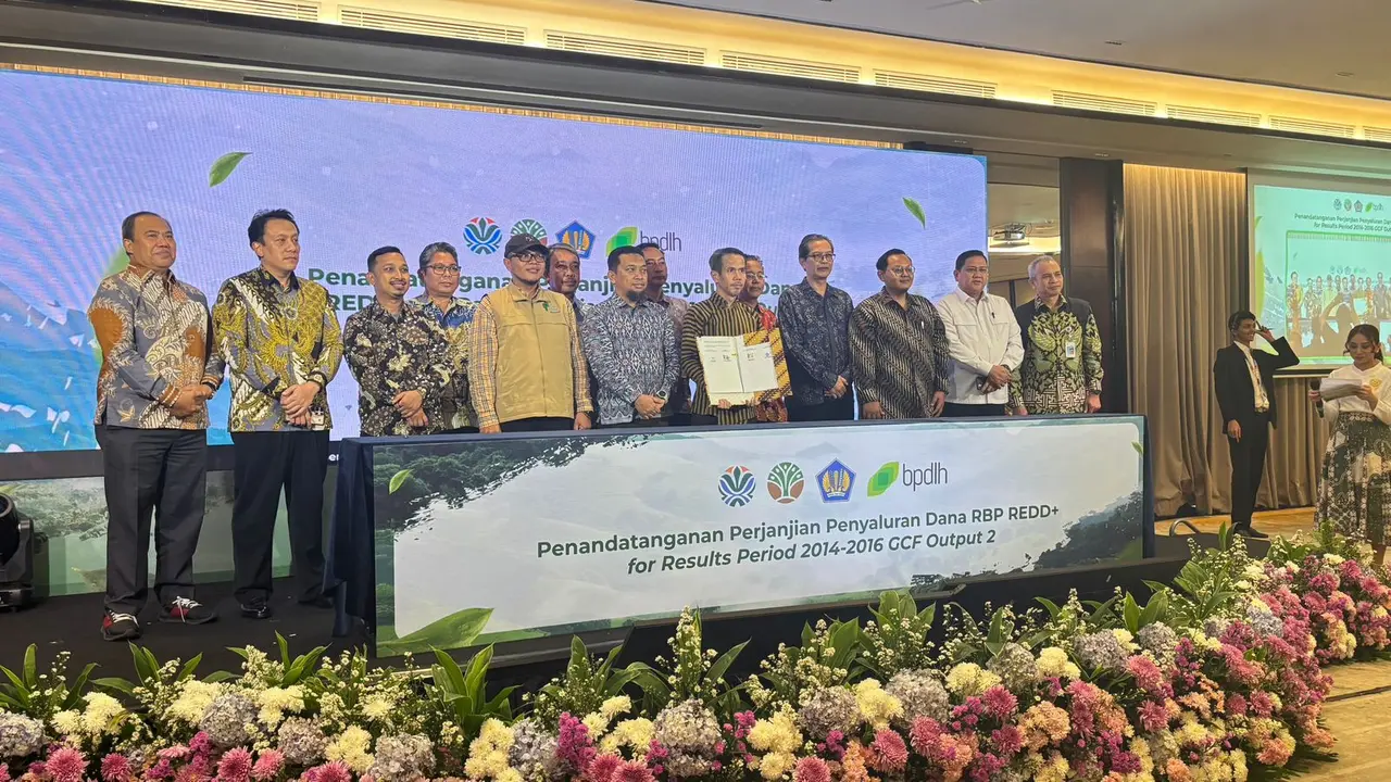 Penandatanganan MoU BPDLH dengan Lembaga Perantara Penyaluran RBP 15 Provinsi.