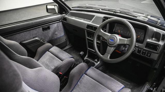 Interior Mobil Ford Escort hitam Putri Diana terjual dalam lelang.(Dok. Silverstone Auctions)