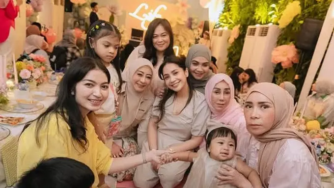 Selvi Ananda  di Ulang Tahun Lily Putri Nagita Slavina