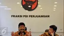 Anggota Komisi XI DPR F-PDIP Andreas Eddy Susetyo (kiri) dan Bendahara Fraksi PDIP Alex Lukman di Kompleks Parlemen Senayan, Jakarta, Kamis (14/4). F-PDIP mengawal RUU Pengampunan Pajak (Tax Amnesty) untuk kepentingan bangsa. (Liputan6.com/Johan Tallo)